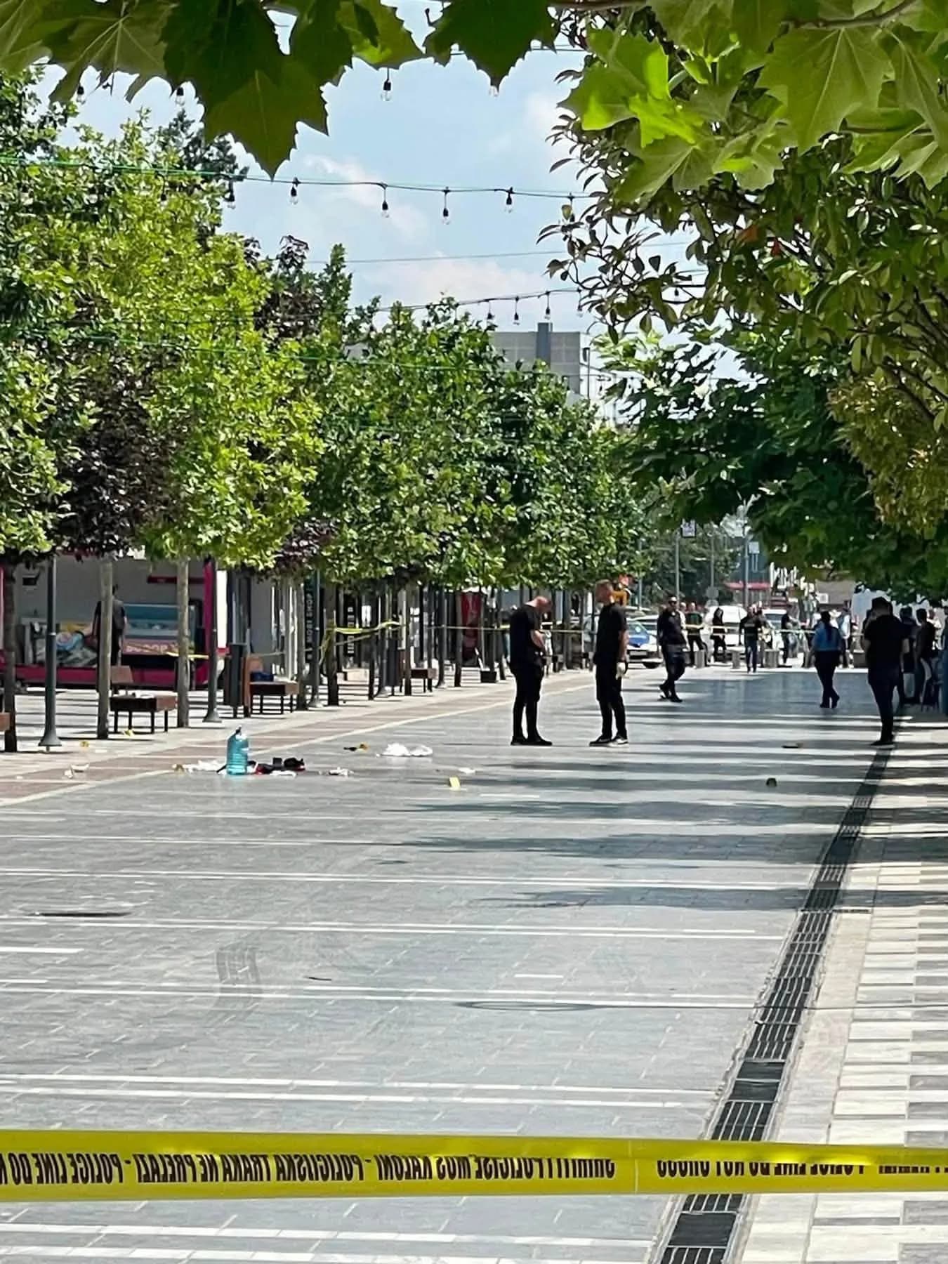 Të shtënat me armë në Podujevë – pamjet e kamerave zbardhin përleshjen mes familjarëve ku mbetën të plagosur katër persona