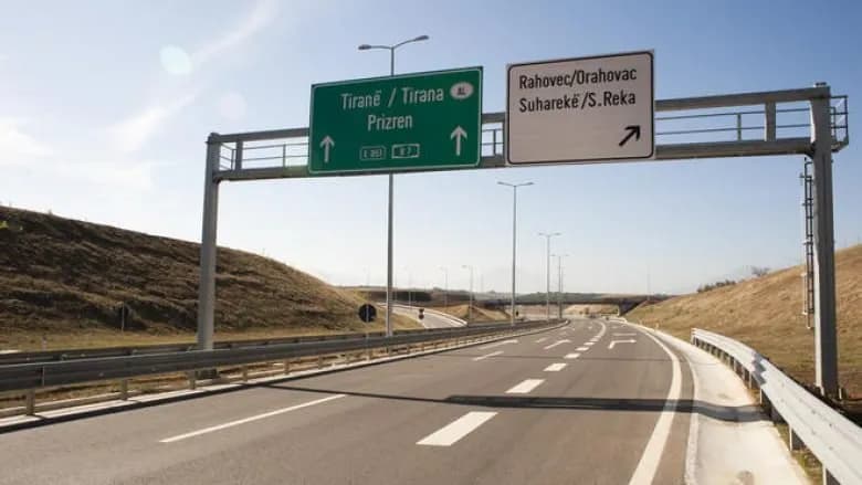 Temperaturat e larta, edhe sot kufizime në autoudhë për automjetet mbi 20 tonë