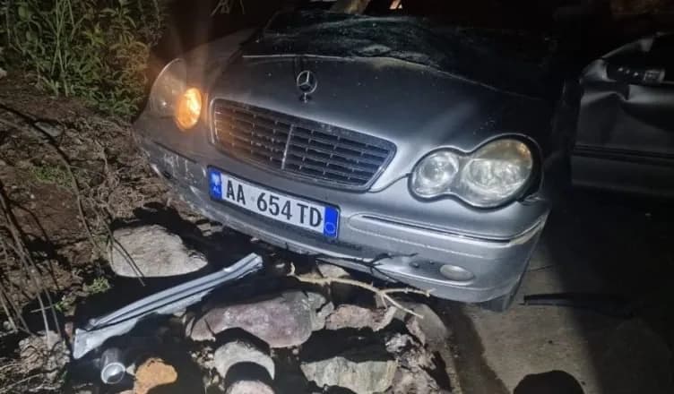 Tragjedi në Librazhd, guri masiv bie mbi një makinë dhe i merr jetën 42-vjeçarit