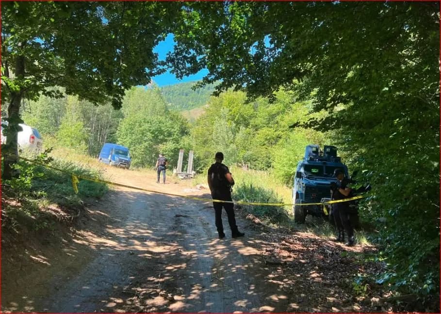 Dyshimet për varrezë masive – U.D. Presidentja, Albulena Haxhiu shkon në Zubin Potok për vizitë