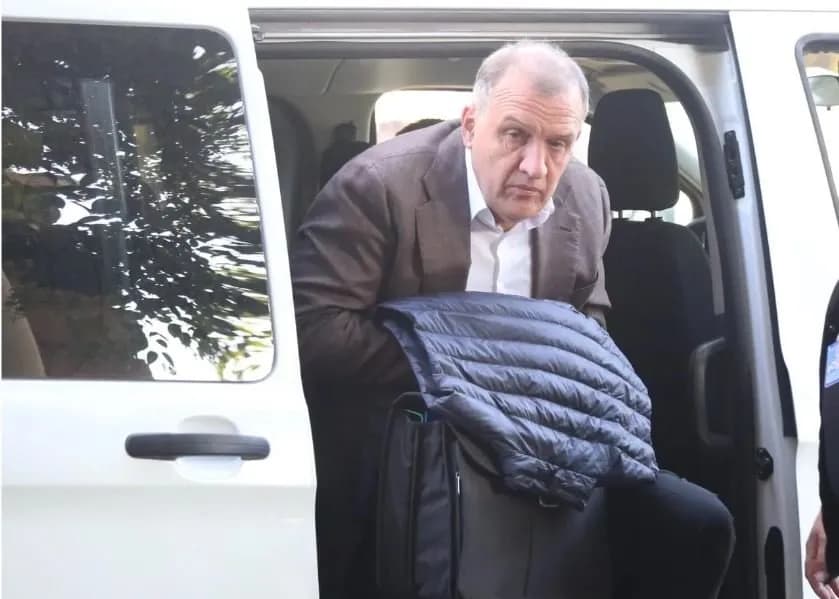 Lirohet nga burgu ish-ministri Ilir Beqaj, lihet në arrest shtëpie