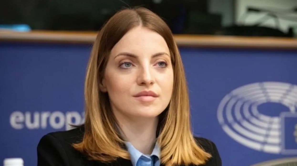 “Në Kosovë gjenden ende varre masive”, deputetja shqiptare kundërshton konsullatën serbe në Shkodër: Të dielën protestë