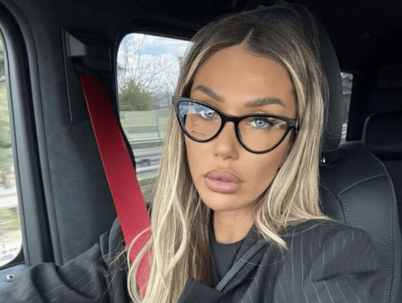 Adelina nuk i ndal provokimet nga pushimet, kështu ekspozon në postimin e fundit