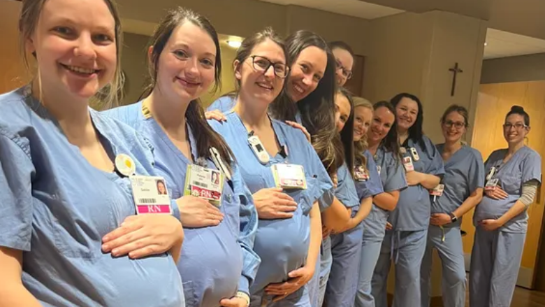 E rrallë, 14 infermiere shtatzënë në të njëjtën kohë, në të njëjtin spital e repart